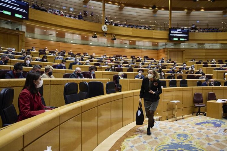Calviño debatirá con las CCAA en el Senado sobre el reparto de los fondos UE