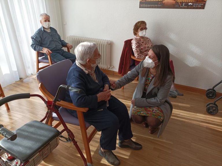 Castilla-La Mancha amplía a dos días visitas semanales a residencias