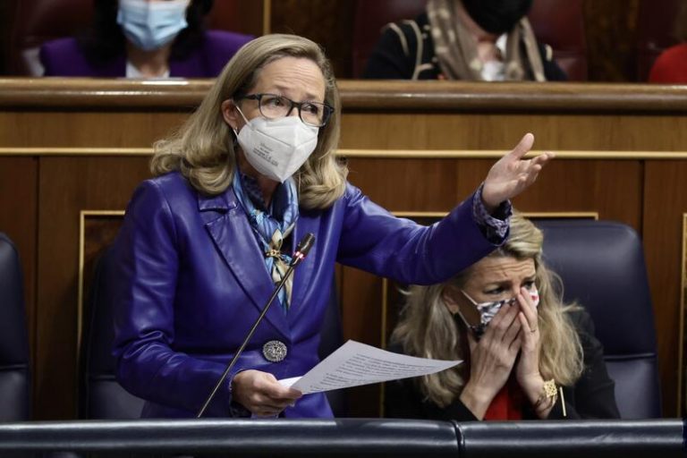 Calviño dice que convalidar la reforma con apoyos de izquierda y derecha refuerza la ley