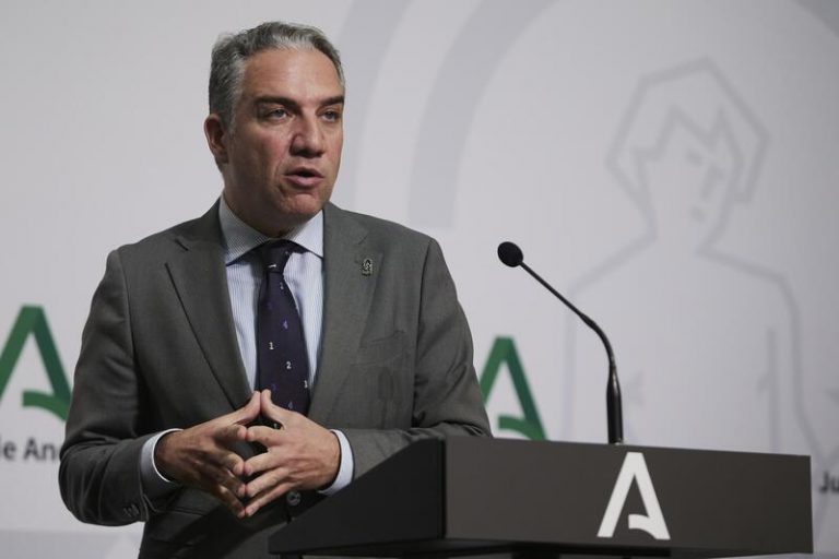 Andalucía critica que el Gobierno anuncie la eliminación de las mascarillas