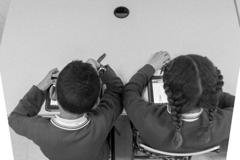 Baja ligeramente esta semana la incidencia del Covid-19 en los centros educativos en España