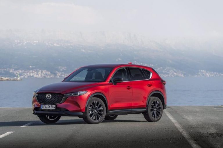 Mazda pone a la venta en España los renovados CX-5 y Mazda2