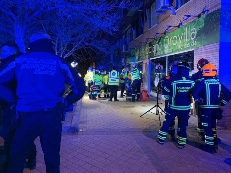 Tres personas intoxicadas por el humo de un incendio en una vivienda en Villaverde