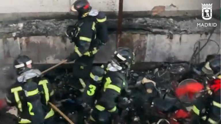 Detenida una mujer por provocar el incendio de Tetuán por una pelea en un narcopiso