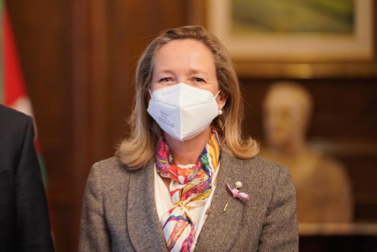 Calviño aboga por que los países de la UE definan sus sendas de consolidación compatibles con el crecimiento