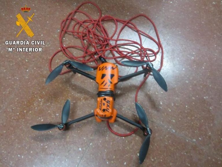Detenido al intentar recuperar un dron con 750 gramos de hachís caído cerca del perímetro fronterizo de Ceuta