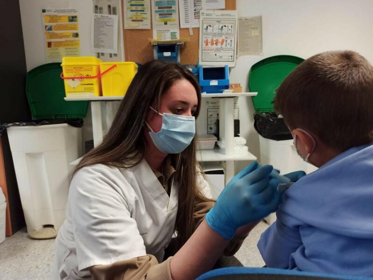 La comisión de vacunas del Congreso amplía el plazo para nuevos comparecientes: sólo PP y ERC han presentado nombres