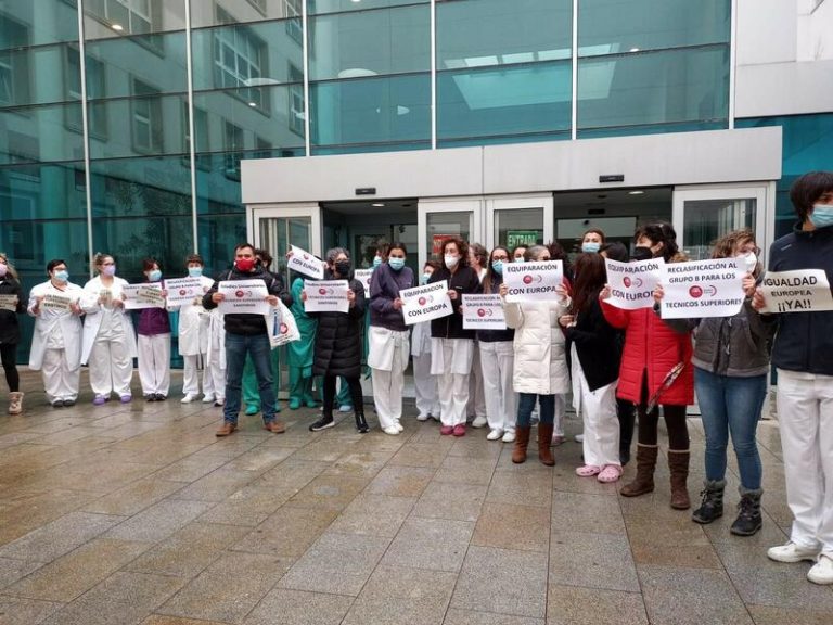 Los técnicos sanitarios comienzan sus movilizaciones para reclamar la titulación universitaria