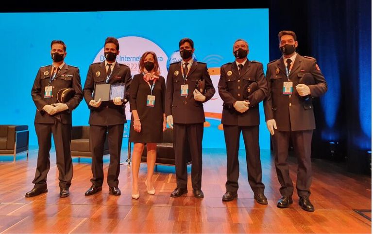La Policía Local de Salamanca recibe el premio al Cibercooperante del Año 2021