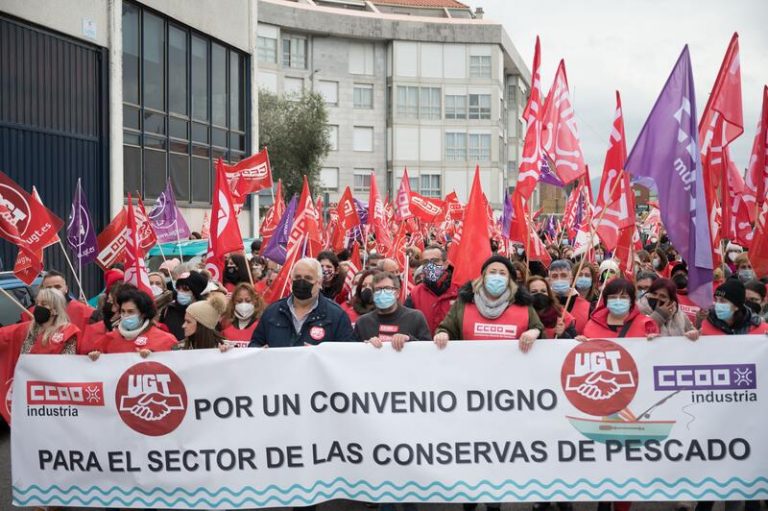Los sindicatos convocan tres días de huelga en marzo en la industria de conservas de pescado