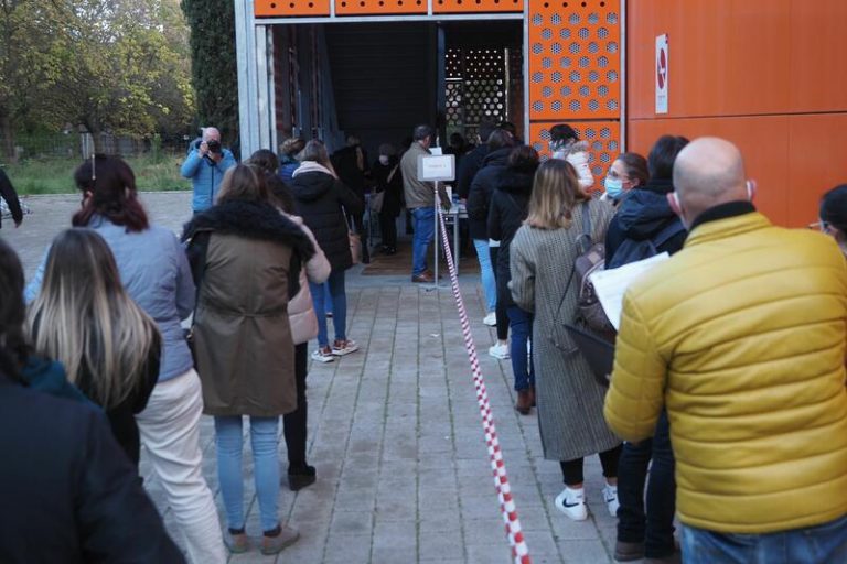 Unos 100.000 opositores optan este sábado a 6.739 plazas de la Administración Pública