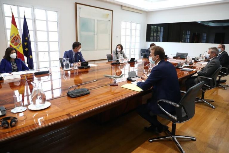 Sánchez se reúne con Faury para repasar el desarrollo de proyectos aeronáuticos