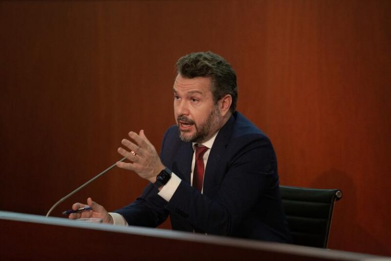 La CNMV aclara que no se puede formular una OPA y adquirir más acciones al margen de la oferta