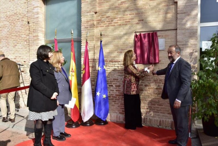La UCLM descubre una placa en honor a Marie Curie en recuerdo de su visita a Toledo en 1919