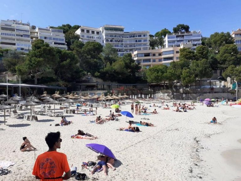 El Govern balear aprueba la ley turística, que bloquea todas las plazas turísticas en las cuatro islas