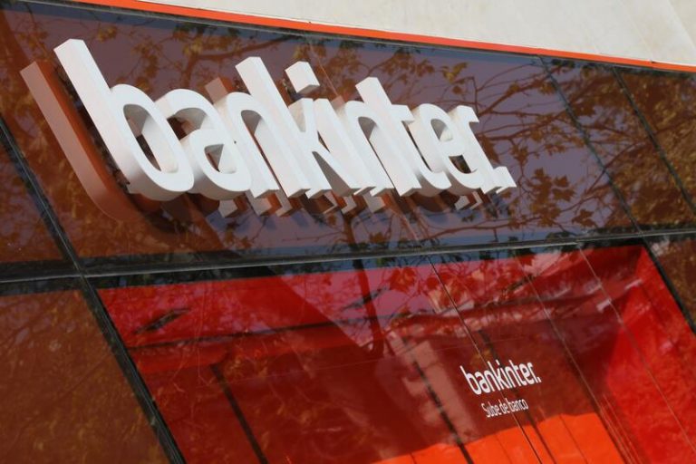 Declarada nula por abusiva la comisión por ingreso de efectivo en ventanilla de un banco