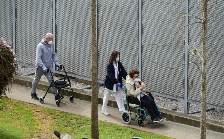 Los nuevos casos bajan a 260 en Cantabria, que vuelve a sumar tres fallecidos