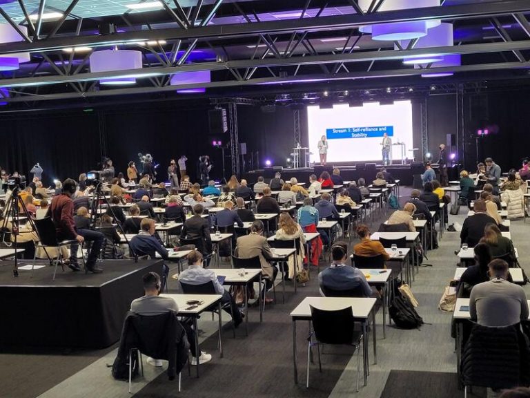 CoFoE pide una política migratoria común, reparto justo de solicitantes de asilo y reducir la dependencia energética