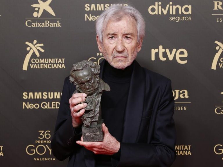 José Sacristán llega a Madrid tras recibir el Goya de Honor