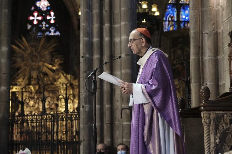 Omella oficia el funeral del obispo auxiliar Antoni Vadell en la catedral de Barcelona