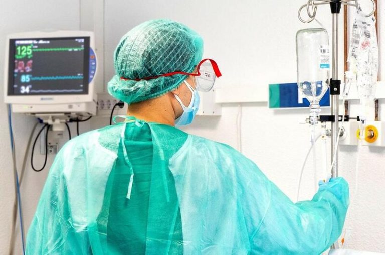 Castilla-La Mancha reduce los contagios durante el fin de semana a casi la mitad con 2.858 positivos