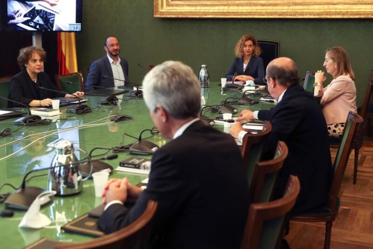 PSOE y Podemos buscan cerrar en la Mesa del Congreso la polémica por la votación de la reforma laboral