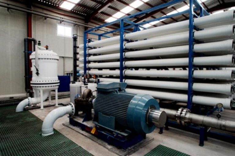 Sacyr se adjudica la reparación de una desaladora en Almería por 16 millones de euros