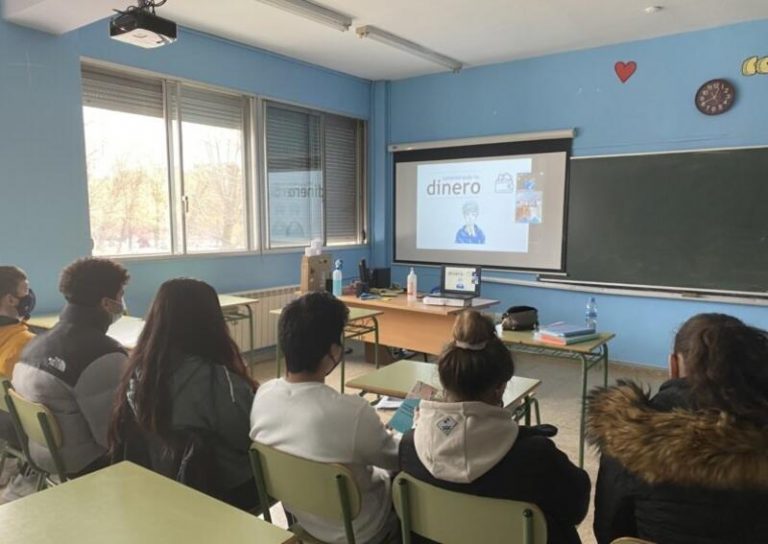 CaixaBank y el Instituto de Estudios Financieros formarán a 680 jóvenes madrileños en cultura financiera