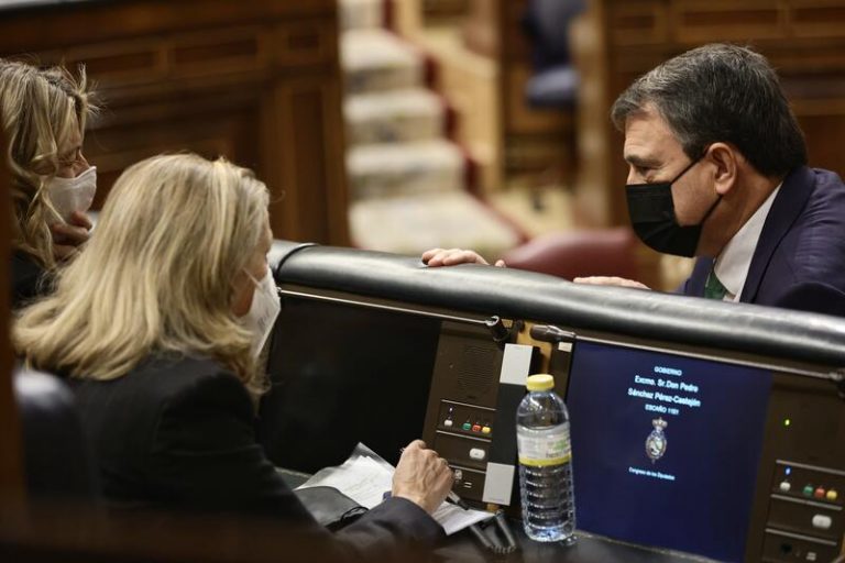 El PNV insta al Gobierno a hacer cumplir el código del Banco de España que garantiza servicios presenciales