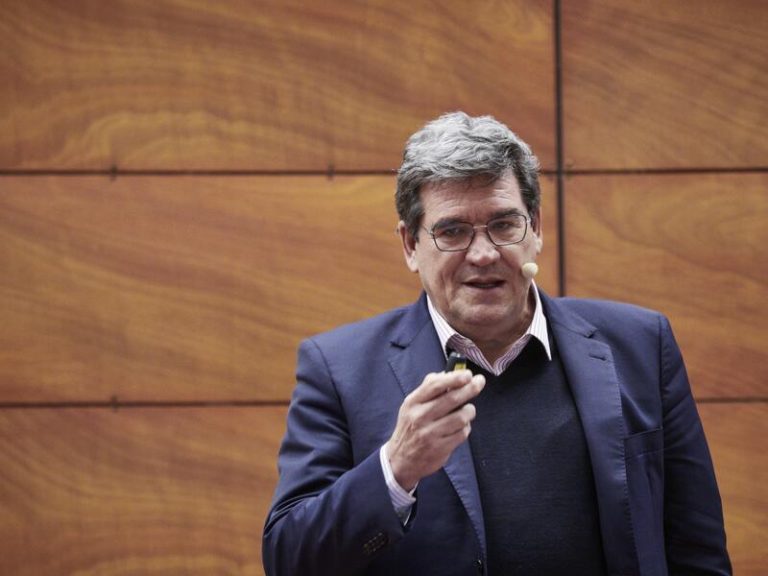 Escrivá insiste en que los trabajadores mayores no expulsan a los jóvenes del mercado laboral