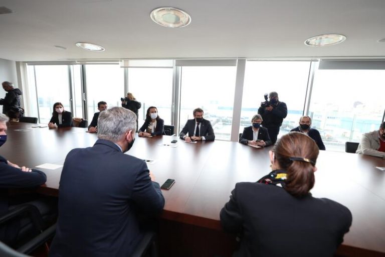 Activan un protocolo similar al del accidente del Alvia para las familias del 'Villa de Pitanxo'