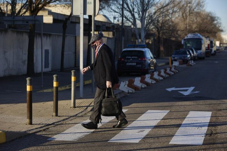 El exjefe de Riesgos de BBVA achaca al departamento de Seguridad la decisión de contratar a Villarejo