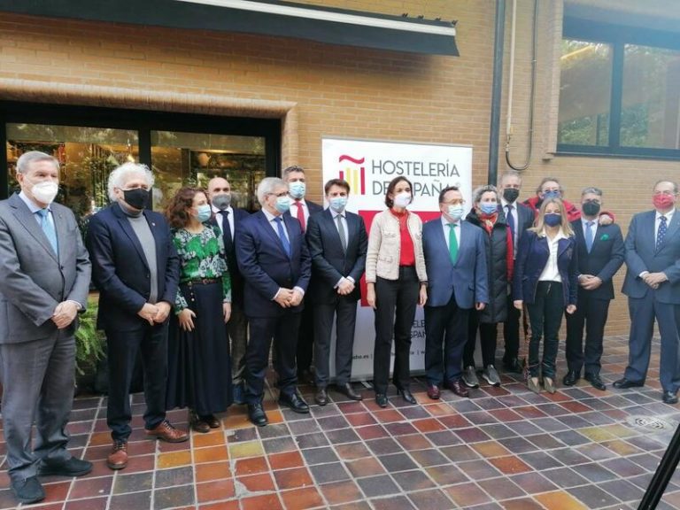 Los hosteleros trasladan a Maroto su preocupación por la devolución de 2.500 millones de las ayudas