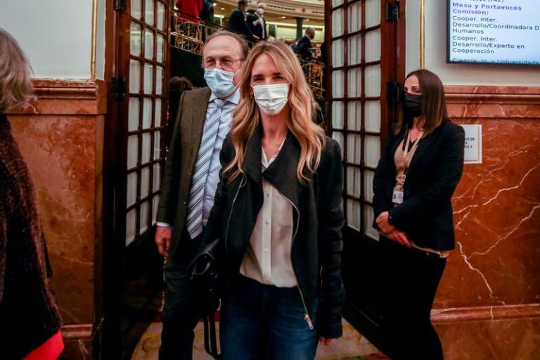 Álvarez de Toledo pide a Casado que aclare el supuesto espionaje al hermano de Ayuso y que aparte a los implicados