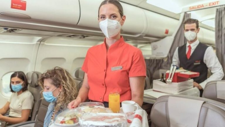 Iberia renueva su oferta gastronómica para los vuelos de corto y medio radio