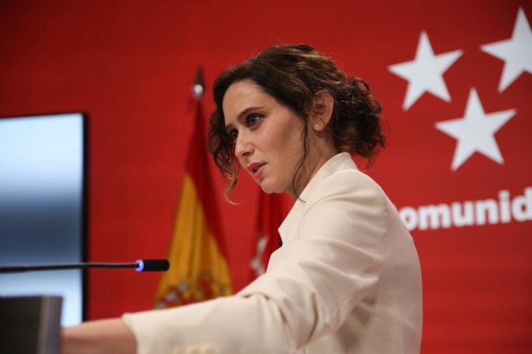 Ayuso insiste en que Casado le dijo que el dossier vino de Moncloa y que el PP lo movió entre periodistas