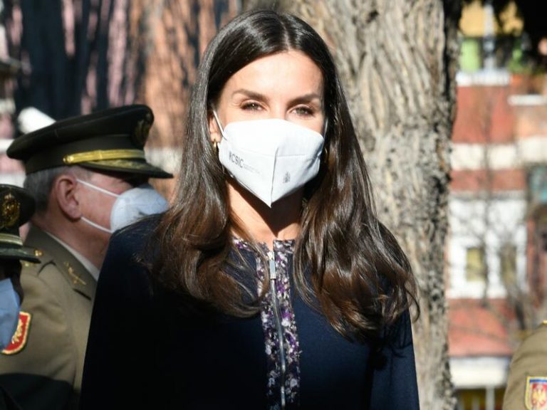 Doña Letizia desvela cómo está el Rey Felipe tras su nuevo positivo en Covid