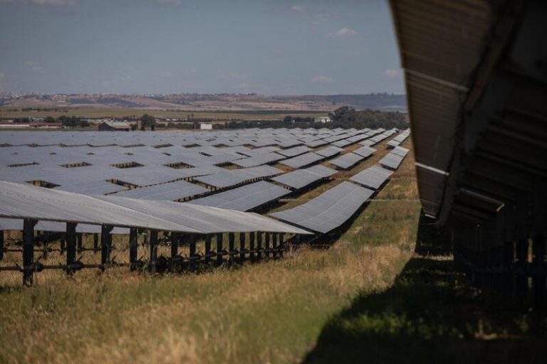 San José presenta la mejor oferta para construir la planta solar de Aena en Barajas por 100 millones de euros