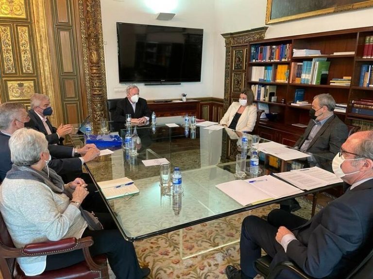 La Plataforma de Mayores y Pensionistas traslada al Defensor del Pueblo su reivindicación contra la exclusión financiera