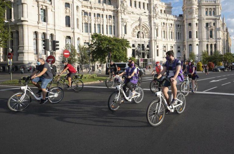 Una 'bicifestación' partirá este domingo desde Cibeles para reclamar una red ciclista de carriles protegidos