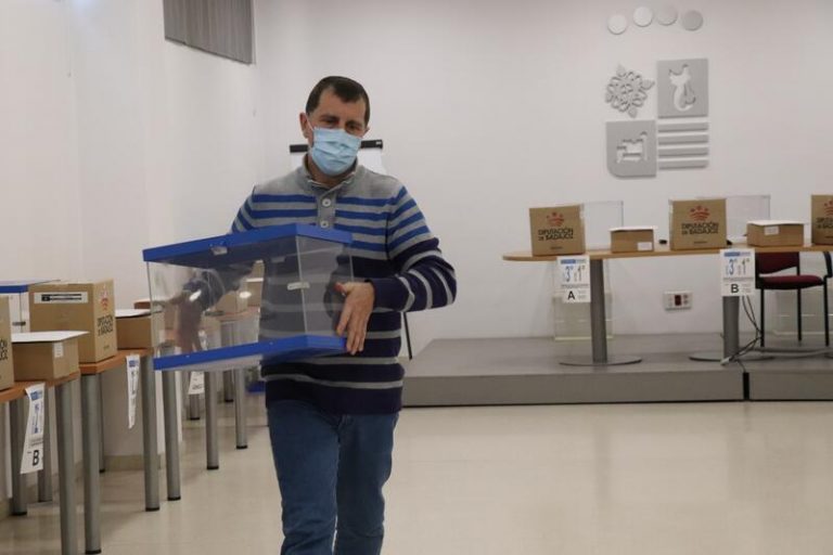 Los vecinos de Villanueva y Don Benito acuden este domingo a las urnas para decidir sobre la fusión de sus municipios