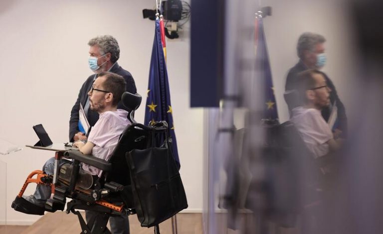 Podemos defiende en el Congreso su ley para crear una eléctrica pública, que no apoya Ribera