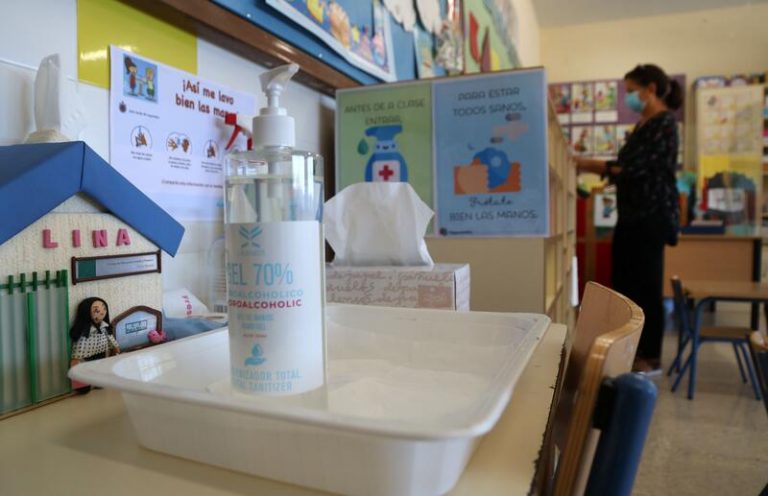 Andalucía cree que antes de Semana Santa podrá eliminarse las mascarillas en los niños dentro de los colegios