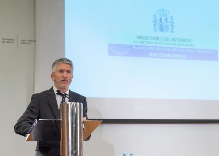 Marlaska insiste en que no hay plan para rebajar la condena a presos de ETA