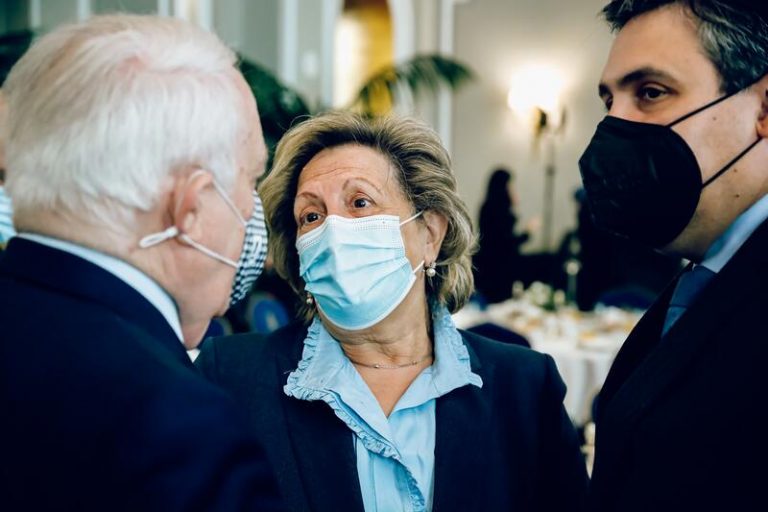 González De Frutos cree que la rebaja de límites de aportaciones es un mal mensaje para las familias