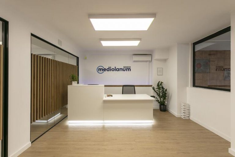 El Banco de España sanciona a Banco Mediolanum con 300.000 euros por una infracción grave