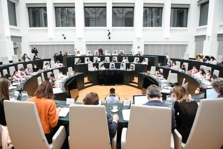 Una comisión de investigación y un Pleno monográfico en el Ayuntamiento analizarán el presunto espionaje a Ayuso