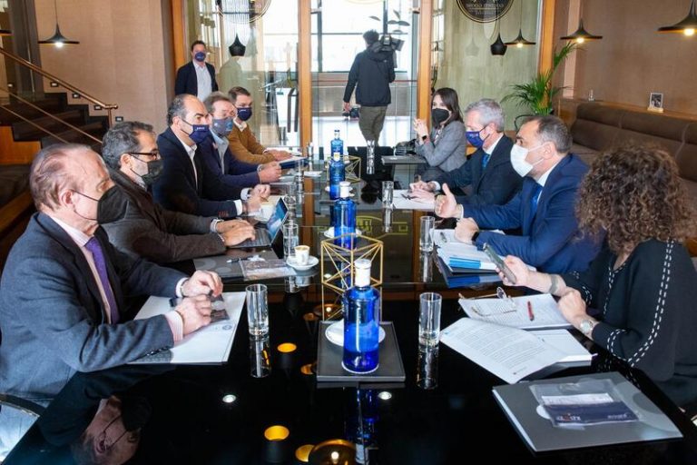 Galicia limitará el uso del certificado Covid a visitas a hospitales y residencias desde este sábado