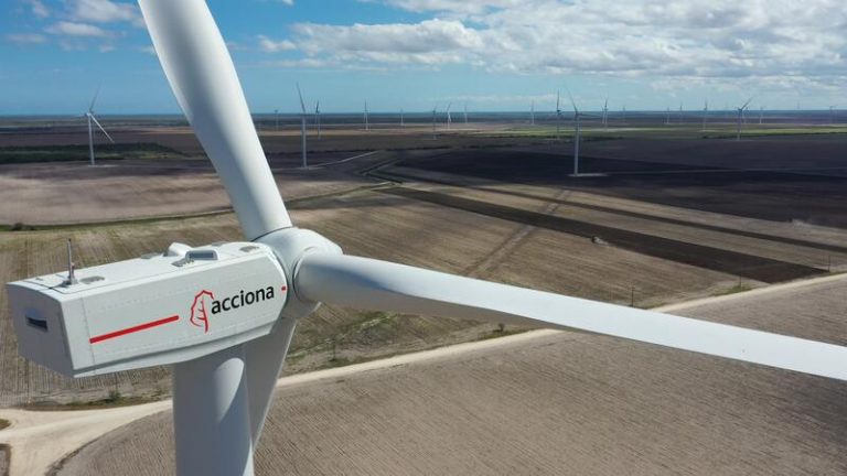 Acciona Energía gana 363 millones de euros en 2021, y anuncia un primer dividendo de 0,28 euros