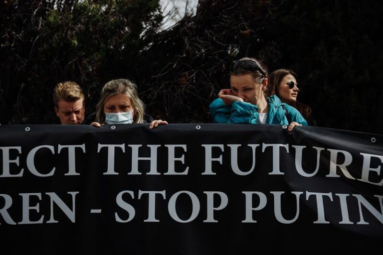 Castilla-La Mancha y Cantabria y los ayuntamientos de Madrid y Barcelona, primeros en ofrecerse para acoger refugiados